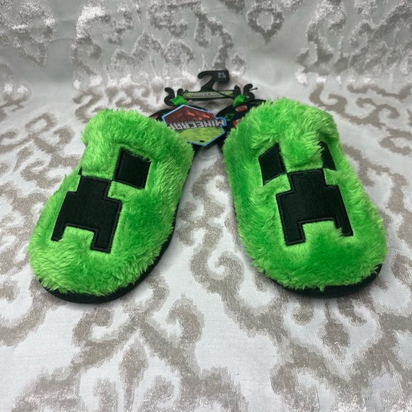 Minecraft slippers size 5/6 big kids. - Picture 4 of 6